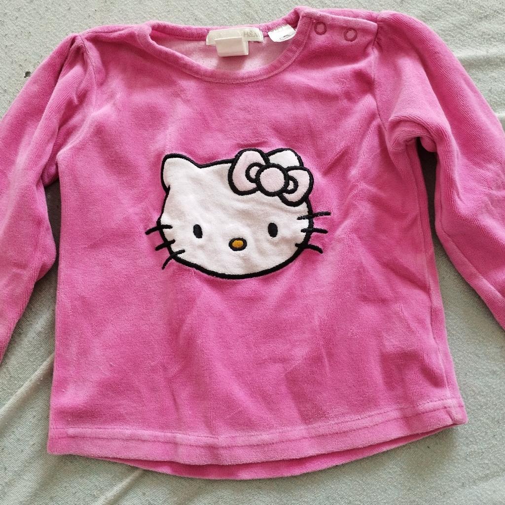 Nicht sehr dicker Sweater mit Hello Kitty vorne drauf. Von H& M in Größe 80