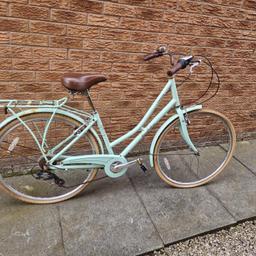 Lovely mint green ladies bike from Pendleton  - project.

Was only used 3 or 4 times last year, but then was left out over winter with only a cover, so the rust's got at some bits.

BOUGHT AS SEEN - no offers please.

Definitely needs a new chain, the sprocket probably wants a soak in WD40 or similar, and a small wire brush on it.

Cables seem fine. Unsure about tubes, tyres are perfect.

A bit of TLC, a tube of metal polish, and a few quid and this will be a beautiful bike again.

Poulton. Cash on collection.