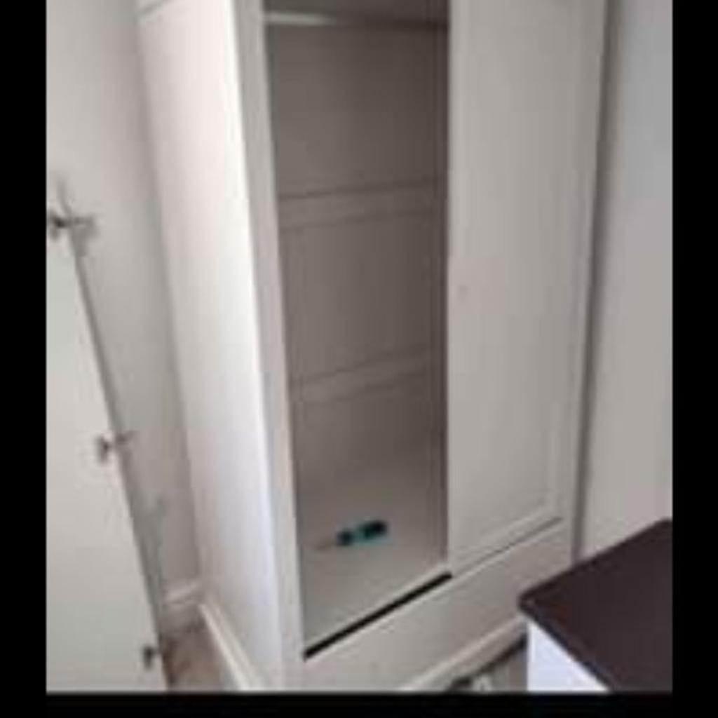 ● Children's wardrobe from Next
● White
● Drawer at bottom
● Sorry this is the only picture took of it before it was taken down
● Collection from Conisbrough