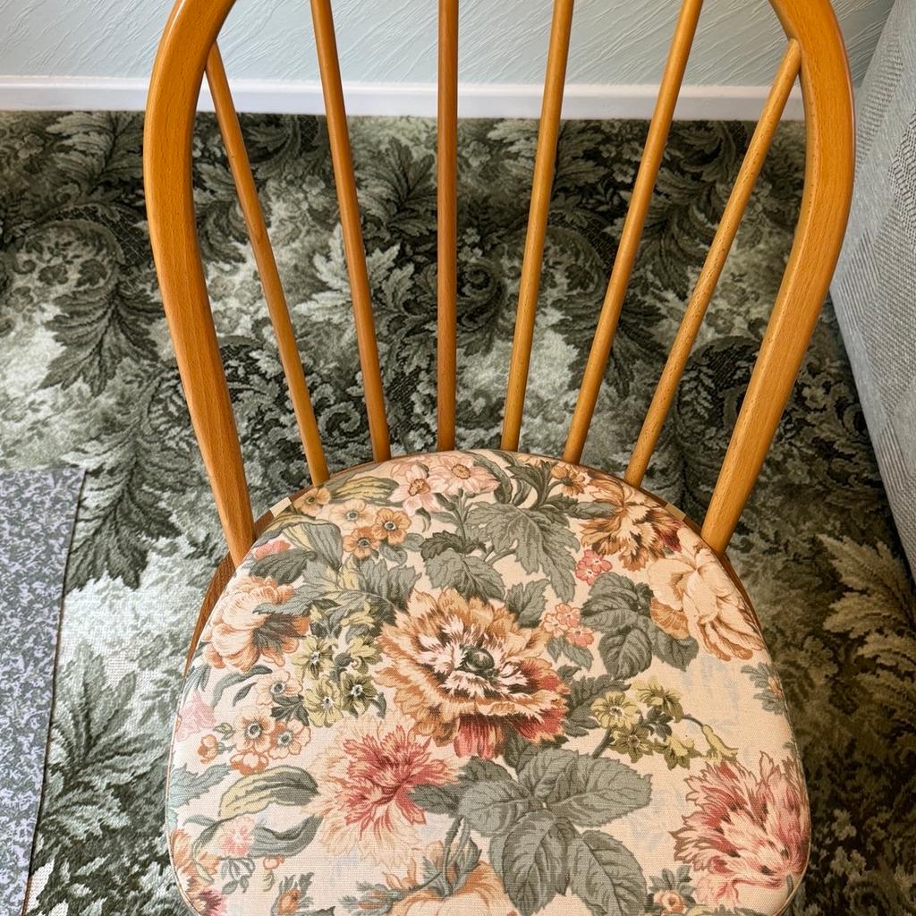 Ercol make - Dining room table (extendable via wings) and 2 chairs. Chairs include original cushions, as shown.

Excellent condition.

From a pet and smoke free home.

All reasonable offers considered.

Collection only.