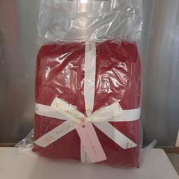 Amelie Home red cable knit throw blanket. Size 50" x 60". Price on Amazon £48.34. All proceeds to Freddies Felines cat rescue.
