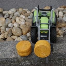 verkaufe Traktor von Playmobil
mit 2 Strohballen

es wurde draußen damit gespielt

Versand oder Abholung

Privatverkauf
keine Garantie oder Gewährleistung
keine Rücknahme