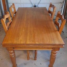 Oak table and 4 chairs 
Table can be extended up to 269cm 

Table 
168 cm length 
90cm width 
83cm height 

Very heavy and need 2 people 

Cash on collection from Oakley Bedfordshire