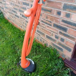 Flymo speedi trim lightweight twin cord garden strimmer in very good working order has plenty of cutting cord ready to use bargain at £20 NO OFFERS DARWEN BB3 0DU OR BOLTON BL3 2JP