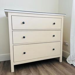 Drawers are painted cream.

Width: 108 cm
Depth: 50 cm
Height: 96 cm
Depth of drawer (inside): 43 cm
Free height under furniture: 11 cm
Storage capacity: 190 l

Drawers £179
Glass top £25
