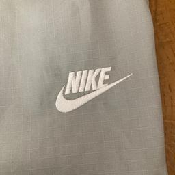 Excellent Mens Nike cargo trousers in size large