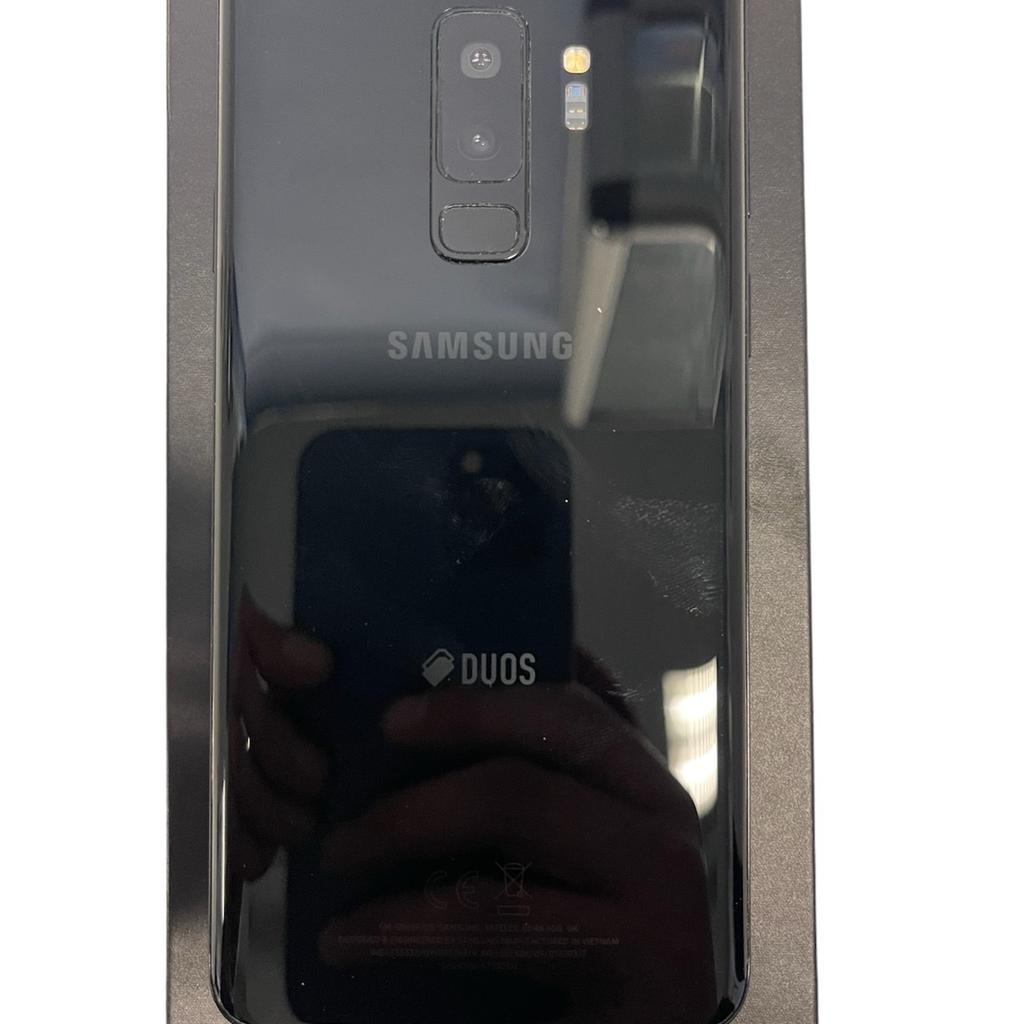 Samsung Galaxy S9+ Plus mit 256GB in Midnight Black

OVP sowie Ladekabel wird dazu gegeben.

Das Handy ist in einem guten Zustand und hat nur minimale Gebrauchsspuren.

Das Display noch die Rückseite hat keinen Sprung oder Bruch. Nur am Rahmen sind Minimale Gebrauchsspuren.

Das Handy wurde bisher nicht repariert oder getauscht.

Privatverkauf, keine Garantie, oder Rücknahme!

Gegen Aufpreis ist Versand über DHL versichert möglich.