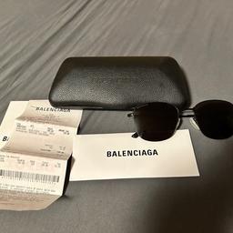 Gekauft im Balenciaga Store in Rom.
Kassazettel + Orginalbox + Papiere
Wie neu-3x getragen