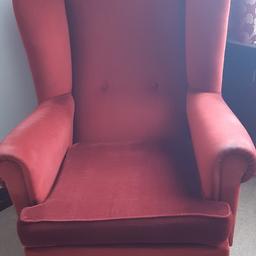 Arm chair in very good condition, very minor ware on the Arm rests .Approximate Height 98cm, width 77cm depth 70cm.
Buyer to collect only.