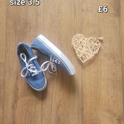 £6
Vans
Lace up trainers 
Preloved very good condition 

#vans #bluevans #trainers #bluetrainets #vans