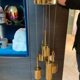 Pendelleuchte von der Firma Dome Deco
Mit 5 Lampen in Gold
Ausstellungsstück
Neupreis: €499,00