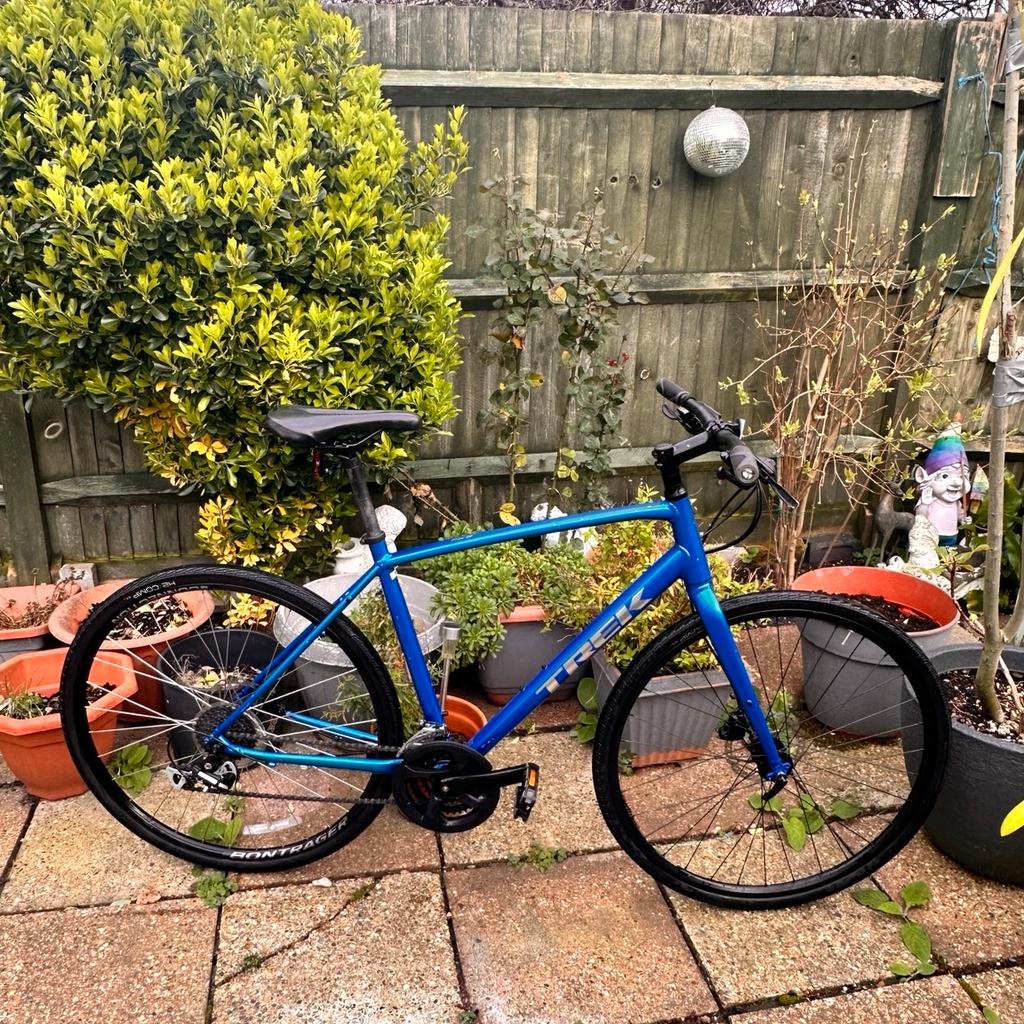 Trek fx2 hubrid mountain bike in good used condition fully functional with no issues few paint chips as to be expected with a used bike,
 hydraulic disc brakes
Shimano group set
700cc quick release wheels
Cash on Collection from Brixton sw9 no offers no last price best price..