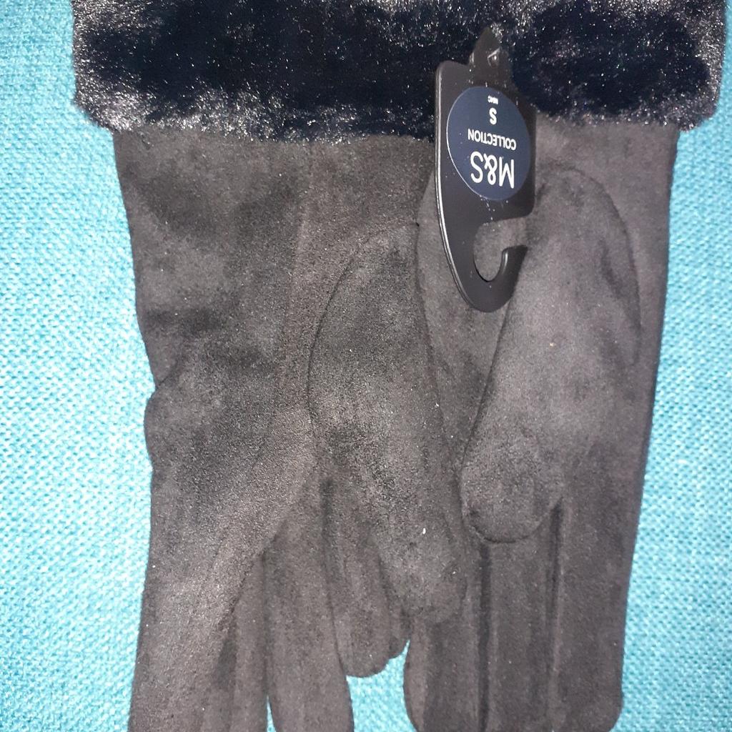 Black brushed gloves with faux fur edge
90% polyester 10% elastane

FROM SMOKE & PET FREE HOME
LISTED ELSEWHERE
COLLECTION B31 OR B32 OR B14

Original price as per tag £19.50
selling £10