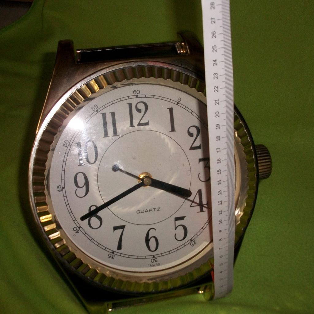 Wanduhr Retro 80er Jahre
❤️gebraucht, voll Funktionsfähig❤️

seltenen goldenen Retro-Uhr im Armbanduhren Stil,
70er und Ende 90er Jahre

✅🍀NUR .PayPal 🍀✅

SELBSTABHOLUNG

oder Versand gegen Aufpreis
