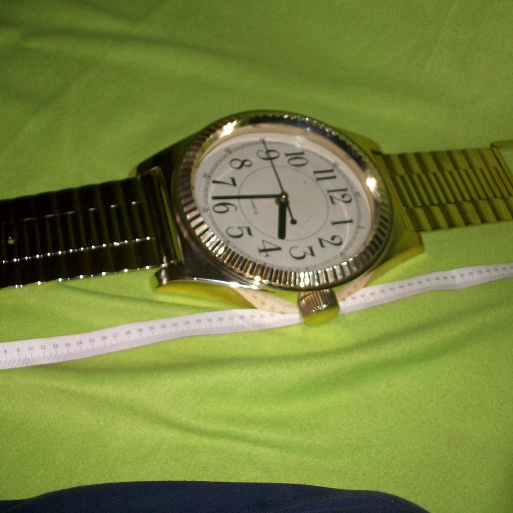 Wanduhr Retro 80er Jahre
❤️gebraucht, voll Funktionsfähig❤️

seltenen goldenen Retro-Uhr im Armbanduhren Stil,
70er und Ende 90er Jahre

✅🍀NUR .PayPal 🍀✅

SELBSTABHOLUNG

oder Versand gegen Aufpreis