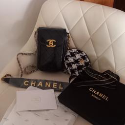 Chanel VIP counter beauty complementary. Genuine and welcome for chanel members. Authentic 100%.

if you are familiar with VIP chanel complement only please buy. any questions please ask. Great bargain.

crossbody or shoulder bag. phone fit perfectly. brand new with box. sold as seen