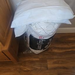 king size duvet 15tog 
2 pillows 
and a fitted sheet 
collection only wv4