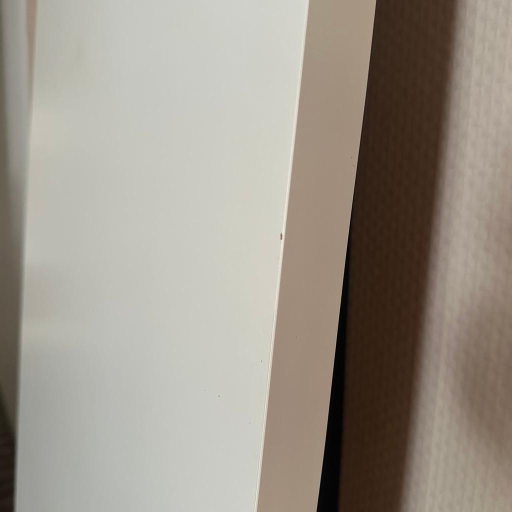 Ikea Lagkapten Tischplatte in der Größe 200x60cm abzugeben.

Zwei sehr kleine Kratzer (auf Bildern zu sehen)

Nur Abholung

Keine Garantie, Gewähr oder Rücknahme da Privatverkauf.