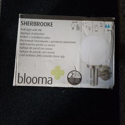 sherbrooke wall light with PIR up to 10 meters, new in box untouched .great security light .