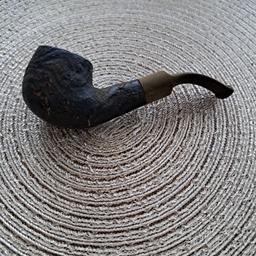 Verkauft wird diese besondere, einzigartige Pfeife, aus den 70er Jahren. Ein antikes Sammlerstück sowie eine funktionierende Raucherpfeife. Sie ist aus Echtholz gefertigt.
