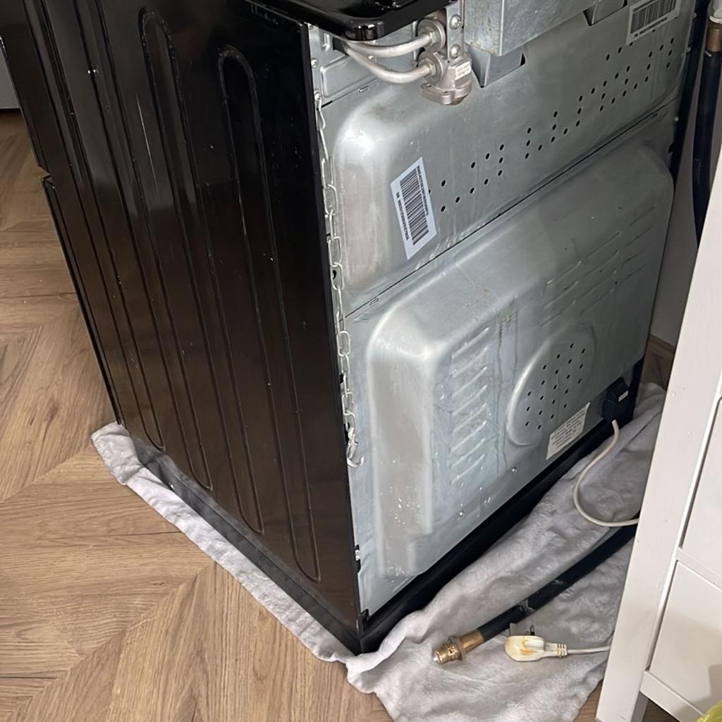 Bush cooker for sale. I’m good condition only selling as I have changed the colour of my fridge and it does not match. Immaculate grill and oven. Please message for more info