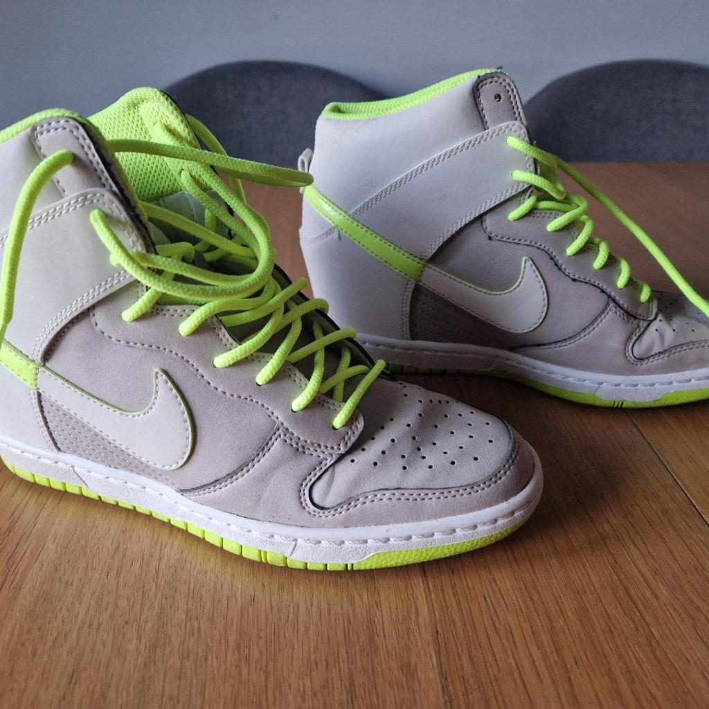 For sale is a pair of women's used nike dunk sky hi wedge heeled trainers in grey / neon yellow green colour size 5 uk / 38.5

My daughter bought these in error of size and wants as much of her money back as possible.

Funky pair of shoes tbf

Collection Norton Canes