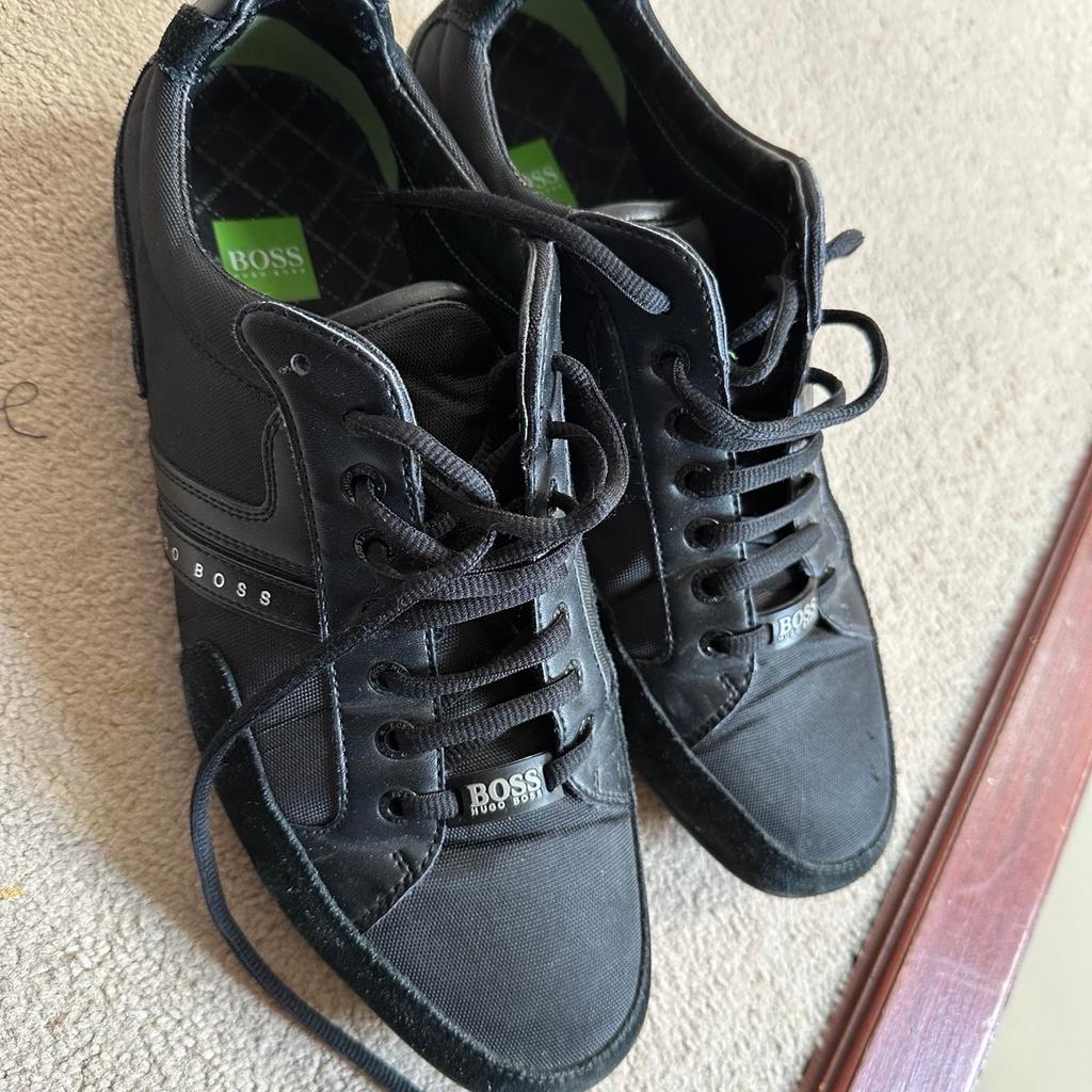 Size 9
Men’s shoes