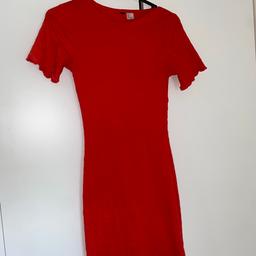 Red textured slimming dress from H&M.
Labels cut out but in good condition
Perfect as both a day dress and night dress in the summer