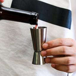 Jigger Edelstahl Messbecher 25ml/50ml Doppelmaß
für Cocktail Bar Likör Alkohol Wein
neu, OVP, unbenutzt
Maße BxH: ca. 8x4,5cm