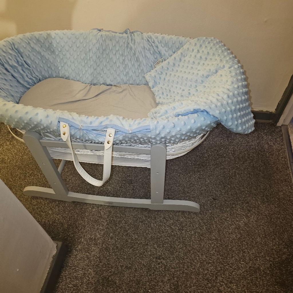 Blue Moses Basket with Rocking stand, blanket, hood and 8 fitted sheets(4 white with stars, 2 Blue, 2 Grey).
Please note that I have washed everything in Fairy.
Only used a had full of times as my son didn't like to be in it, so it's like new.
It didn't come with the fitted sheets so I had to buy them. I've never used the hood as I didn't know how to put it on.
*Still has the fire safety tag on*
*Comes from a smoke & pet free home.*
**Collection Only**