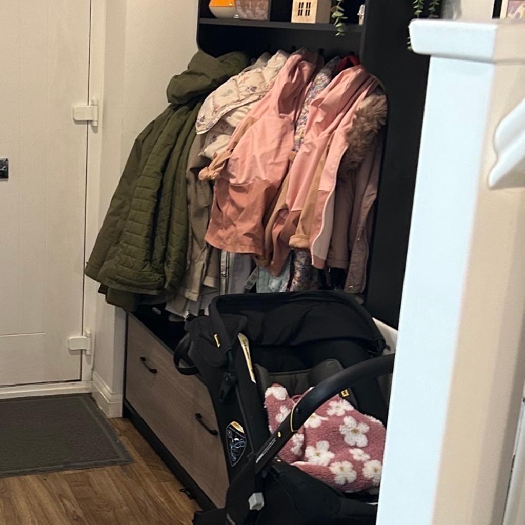 Freestanding coat unit with built in shoe storage
Only bought in January but I’m now moving and it won’t fit in my new property
Collection only
Payment on collection
Open to offers