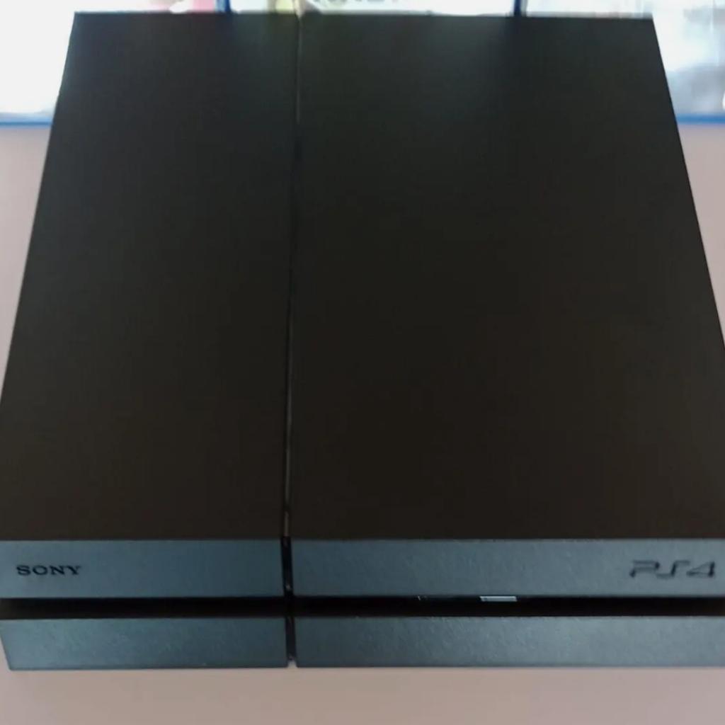 Verk.wenig genutzte PS4 konsole mit spielen + controller. Sony Playstation 4
PS4 Spielkonsole 500Gb + Controller + Kabel + Spiele
Die Konsole funktioniert einwandfrei.
 Preis 155,00€ inkl. Versand
Versand möglich!