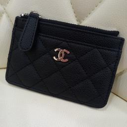 Chanel VIP counter beauty complementary. Genuine and welcome for chanel members. Authentic 100%.

if you are familiar with VIP chanel complement only please buy. any questions please ask. Great bargain. 

sold as seen. no box.