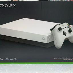 Console Xbox One X da 1TB, come nuova, completa di controller originale, confezione originale, staffa per fissaggio a parete e n.08 giochi.