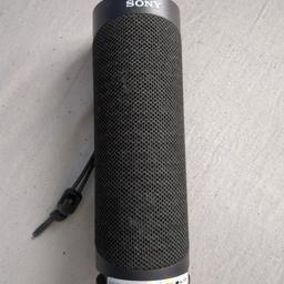 Ich Verkaufe Die Sony SRS XB32 
Ein Bluetooth Lautsprecher Mit Guten Klang, Extra Bass Funktion und Ip67 Wasserdichtigkeit.

Mit der Sony App könnt ihr noch eine paar mehr Funktionen anpassen 

Die Box ist passt auch in jede Trinkflaschen Halterung am Fahrrad oder Camping Stuhl und Die Box ist auch Salzwasser fest. Also perfekt für den Urlaub