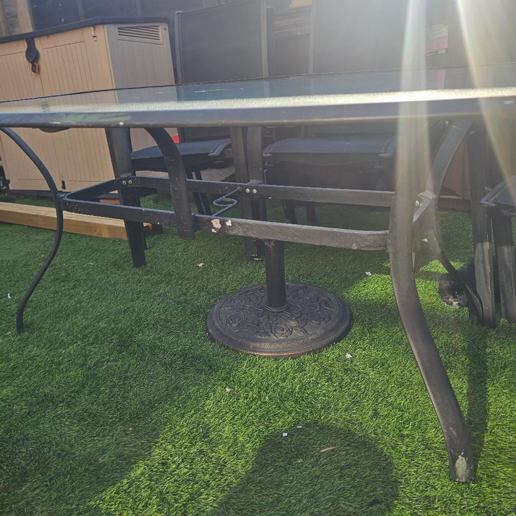 Large glass garden table, few marks on it, needs a clean as been sat outside all winter. Only getting rid because it's too big for our garden now.1mtr wide 1.65 mtr length 670mm high. Collection only from padiham