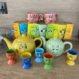 2 decorative tea pots, set of 3 mugs, 2 linked mugs and 5 egg cups.