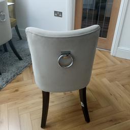 hi selling 4 velvet dining chairs with ring back in good condition. Morden chair
1 chair £30 or four £110