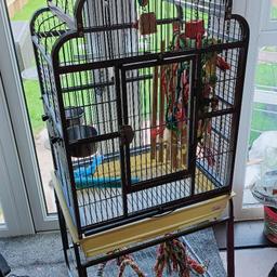 large parrot cage on stand with wheels.  

large open top opening with lock.  

large front door with lock. 
.pull out cleaning tray.  

numerous wooden perches . 

food dishes with locking nuts. 

has some toys but they are WELL USED. 

ideal start up for anyone on a budget.  

selling other parrot stuff seperatley.

collection Nuneaton or can deliver if local.