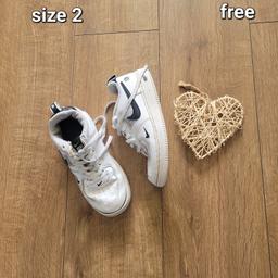 Free
Size 2 junior 
Nike
Trainers 
Preloved playwear