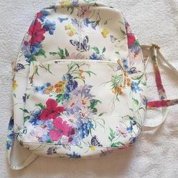 Oasis backpack

White with flowers and butterflies

From a smoke and pet free home
Collection only from Wolverhampton