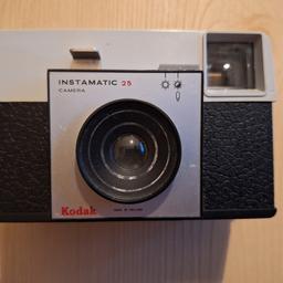 Kodak Instamatic 25 Camera
Alte Kamera 1966-1972
Made in England
Filmtyp 28x28
Optik Kodak 1:11/43 mm
Ich habe sie nicht auf ihre Funktion getestet