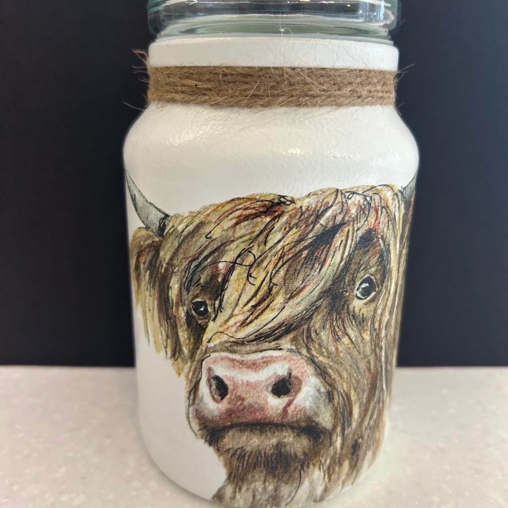Handmade
Highland Cow airtight glass storage container
Hand painted & decoupaged Highland cow glass jar.
Variety of uses
Outer wipe clean
Perfect gift for any Highland cow lover.
Listed on multiple sites
