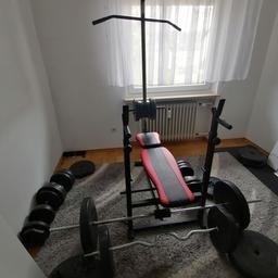 Fitness Geräte- Hantelbank mit Gewichten
