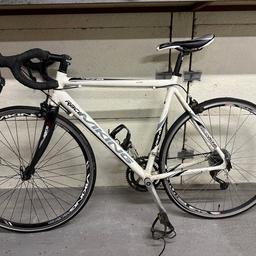 White Viking Elite Racing Bike. Only been used a handful of times, still in great condition!

Also recently had two new tyres fitted!