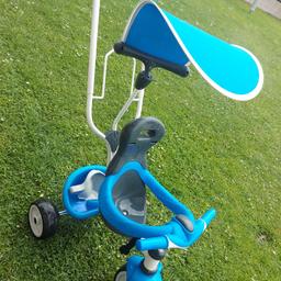 Smoby Dreirad mit Schiebegriff und Sonnendach nur selten benutzt € 45,-- (Neupreis lag bei 149,--)

Blaues Dreirad für Kinder ab 2 Jahre für € 8,--

€ 50 für beide