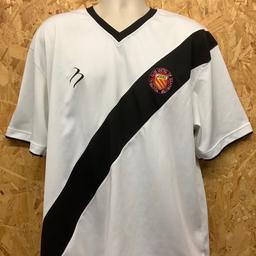 The FC United of Manchester away shirt worn between 2005 and 2007.
Manufactured by Tempest.
Size: Adult XL.
It measures approximately 24" armpit to armpit and 30” from the top of the neck to the hem. 
Condition:
The embroidered club badge and logo are excellent.
The odd bobble / tiny pull.
Overall is in very good condition.
£79.99 ono.