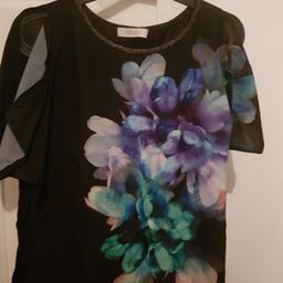 Oasis black floral top, cut out shoulders, Small size

From a smoke and pet free home
Collection only from Wolverhampton