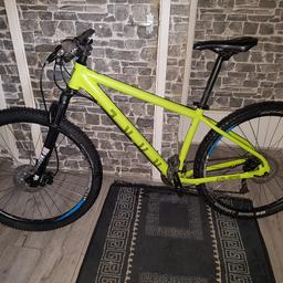 For sale
Calibre mountain bike
27.5inch wheels
17inch frame
16 speed gears
Hydraulic disk brakes
Absolutely mint condition
colour is unreal
1st to view will buy it 100%
Buyer won't be disappointed at all
No time wasters
1st £200
Grab a absolute bargain
Can deliver for fuel costs
Pick up thorntree Middlesbrough
