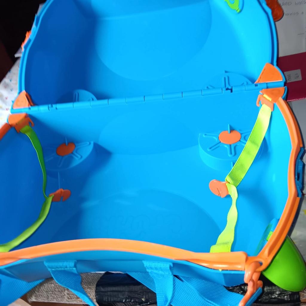 Trunki child's ride-on case. Suit up to three years. Very nice condition. Buyer collect. Cash. (Amazon price is £40)